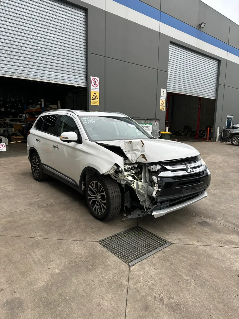 Mitsubishi Outlander 2017 White Auto Diesel