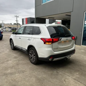Mitsubishi Outlander 2017 White Auto Diesel