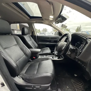 Mitsubishi Outlander 2017 White Auto Diesel