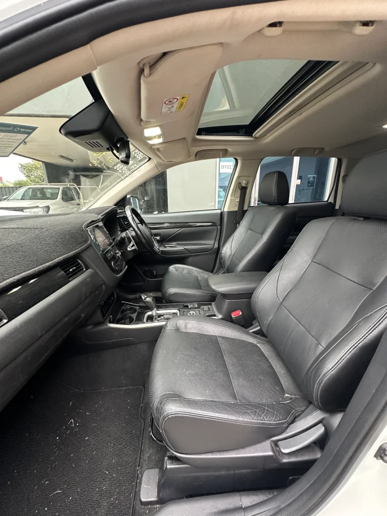 Mitsubishi Outlander 2017 White Auto Diesel