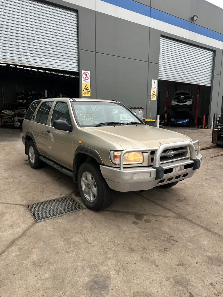 Nissan Pathfinder 1999 Gold Auto Petrol