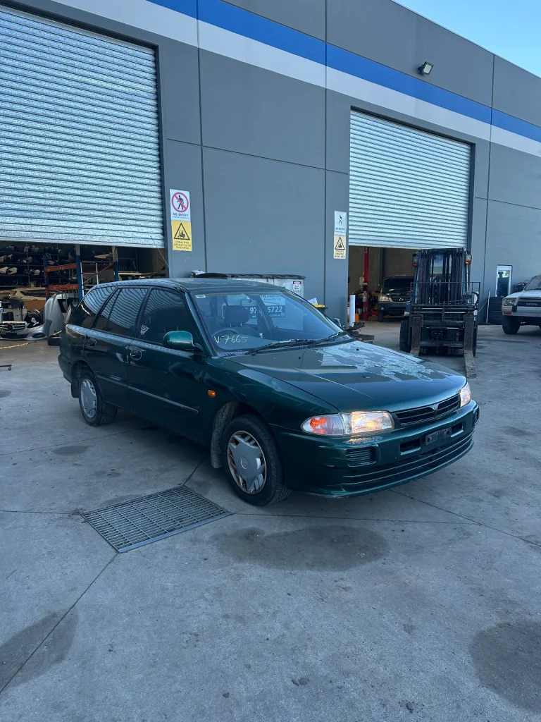 Mitsubishi Lancer 2000 Green Auto Petrol