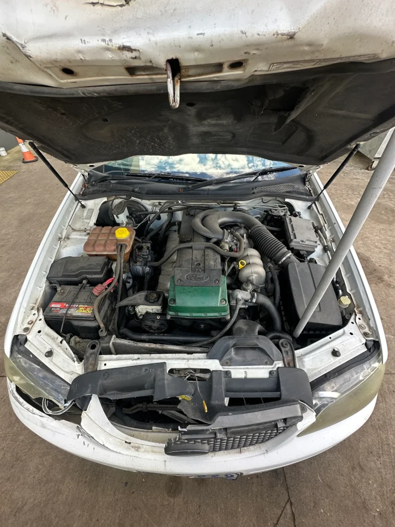 Ford Falcon 2004 White Auto LPG