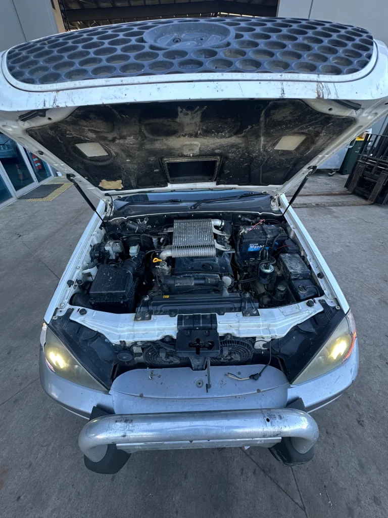 Hyundai Terracan 2005 White Man Petrol