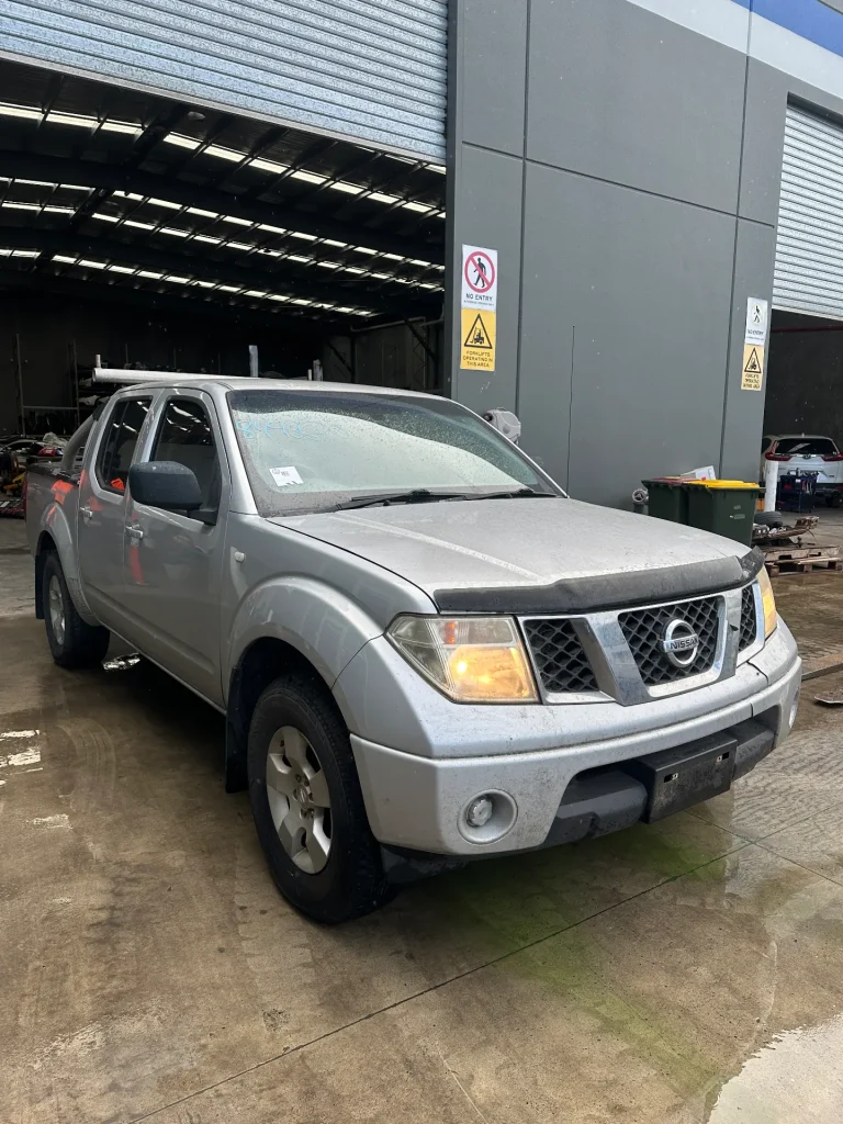 Nissan Navara 2009 Silver Man Diesel
