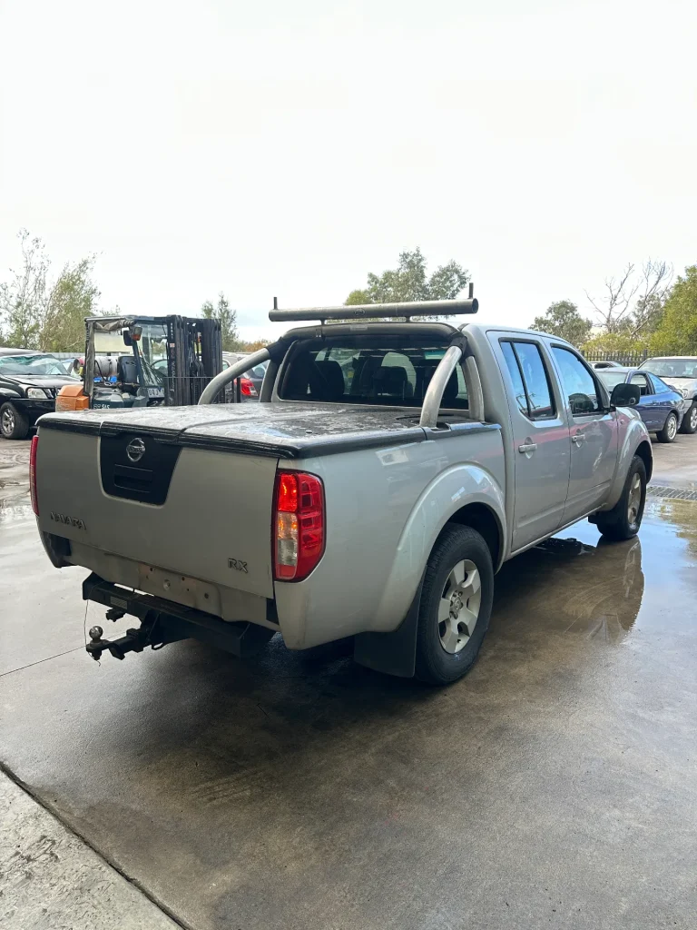 Nissan Navara 2009 Silver Man Diesel