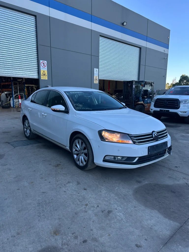 Volkswagen Passat 2012 White Auto Petrol