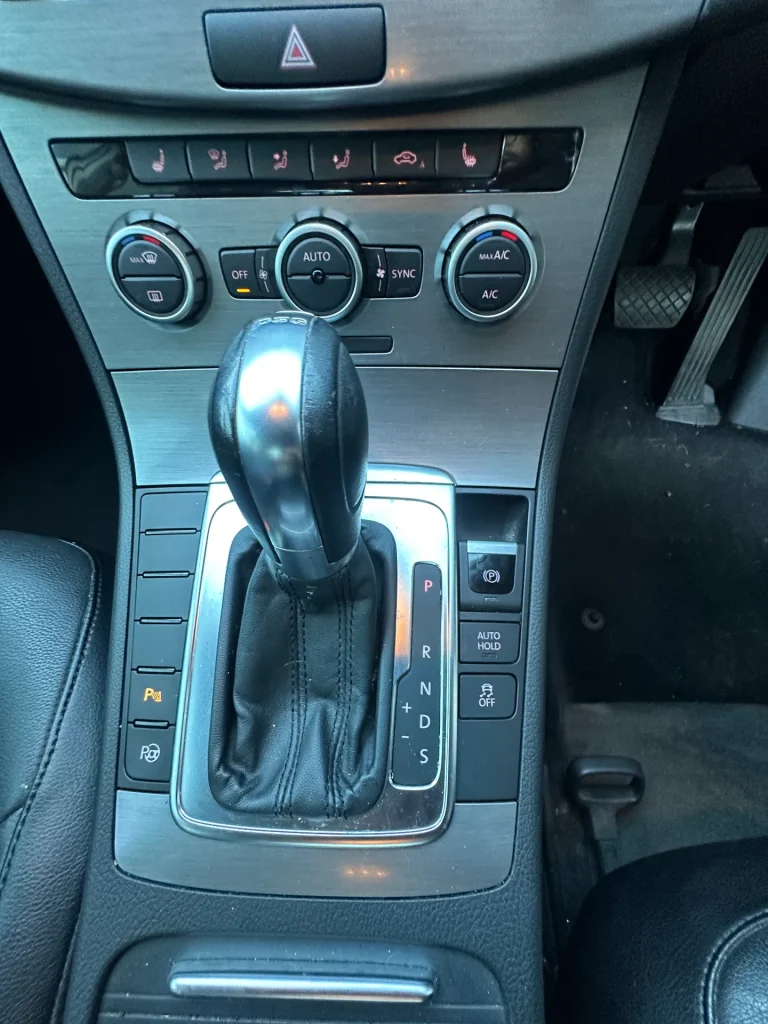 Volkswagen Passat 2012 White Auto Petrol