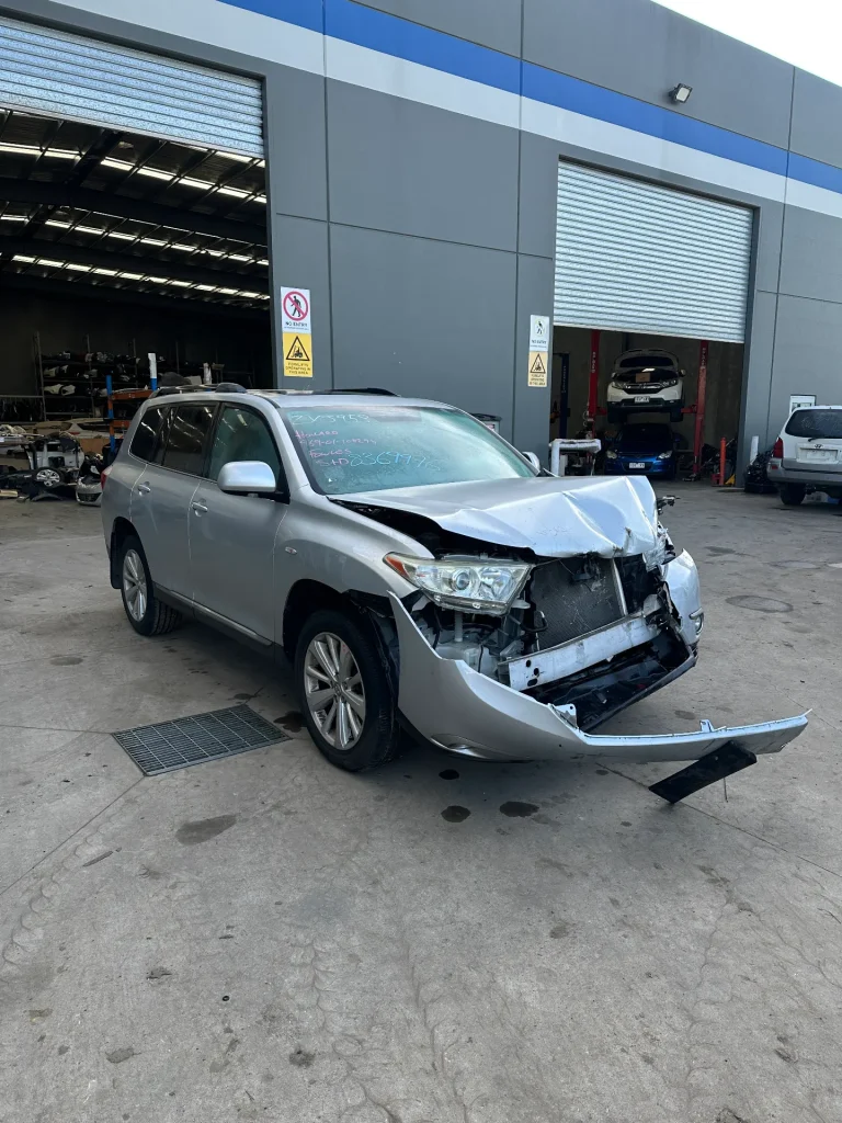 Toyota Kluger 2013 Silver Auto Petrol