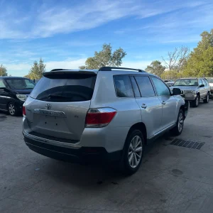 Toyota Kluger 2013 Silver Auto Petrol