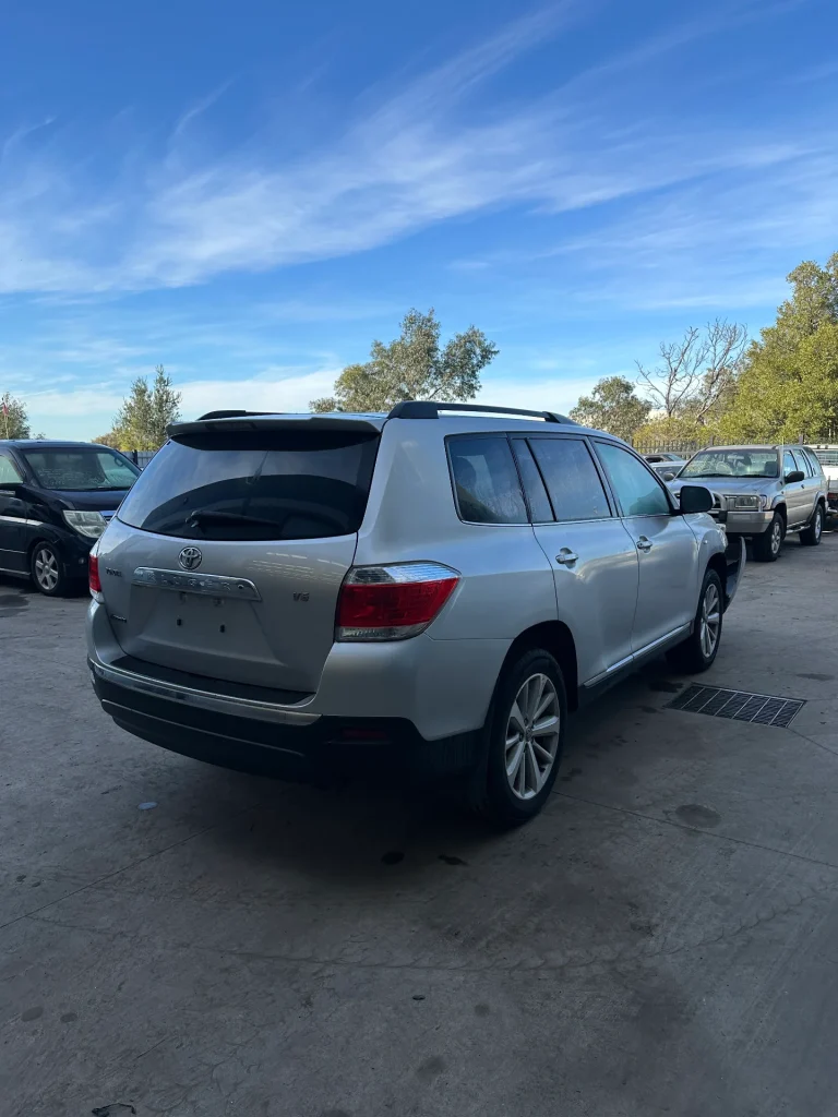 Toyota Kluger 2013 Silver Auto Petrol