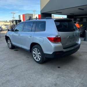 Toyota Kluger 2013 Silver Auto Petrol