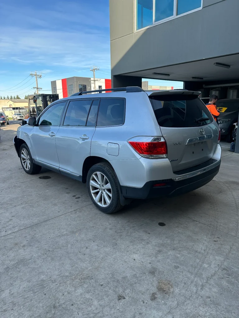 Toyota Kluger 2013 Silver Auto Petrol