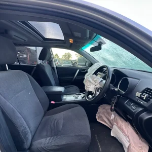 Toyota Kluger 2013 Silver Auto Petrol