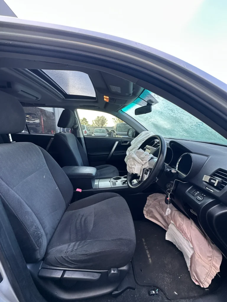 Toyota Kluger 2013 Silver Auto Petrol