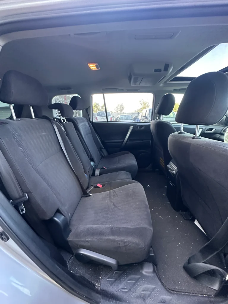 Toyota Kluger 2013 Silver Auto Petrol