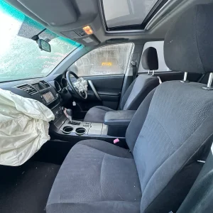 Toyota Kluger 2013 Silver Auto Petrol