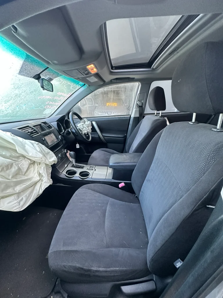 Toyota Kluger 2013 Silver Auto Petrol