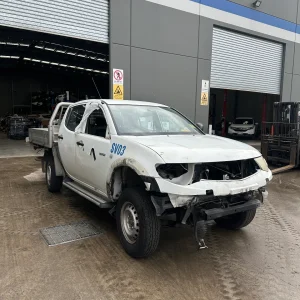 Mitsubishi Triton 2014 White Auto Diesel