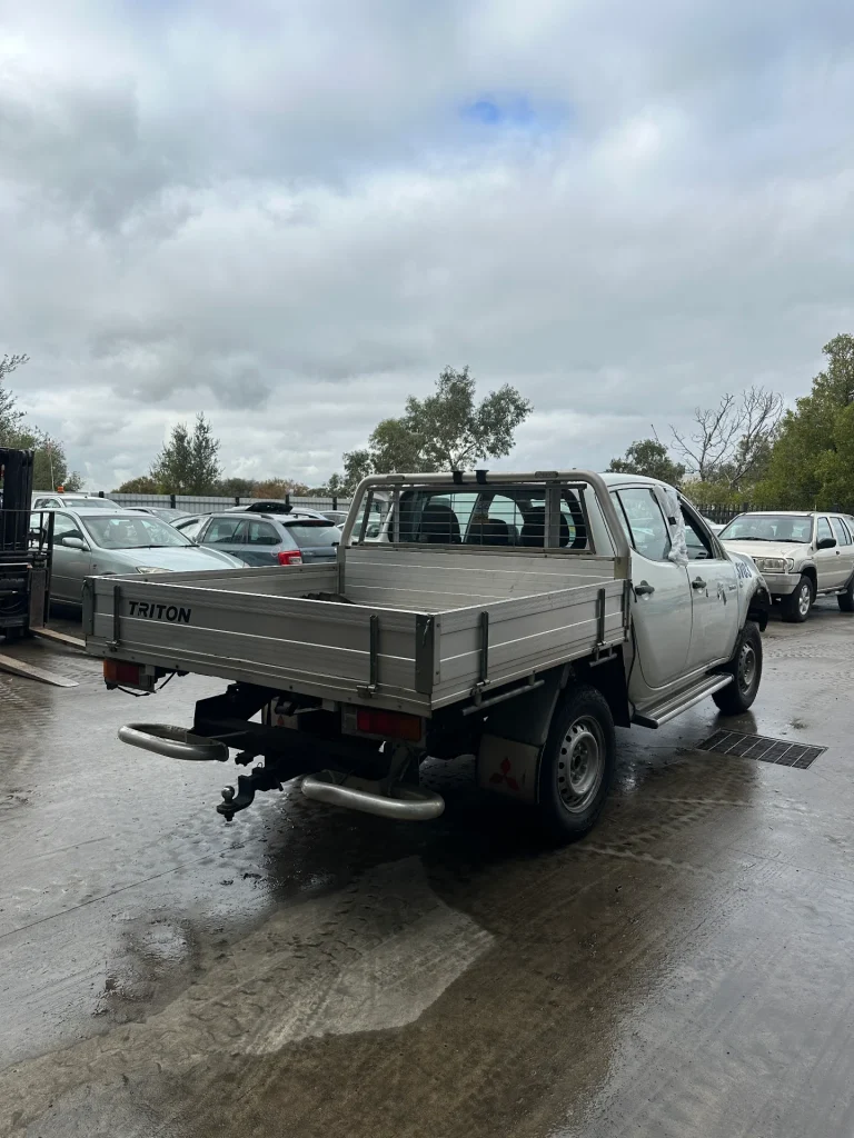 Mitsubishi Triton 2014 White Auto Diesel