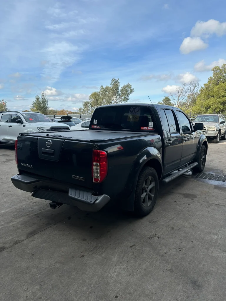 Nissan Navara 2014 Black Man Diesel