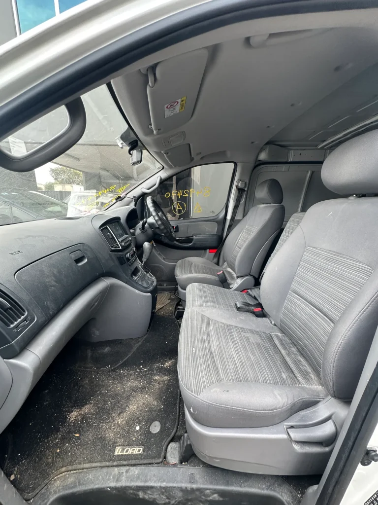 Hyundai iload 2018 White Auto Diesel
