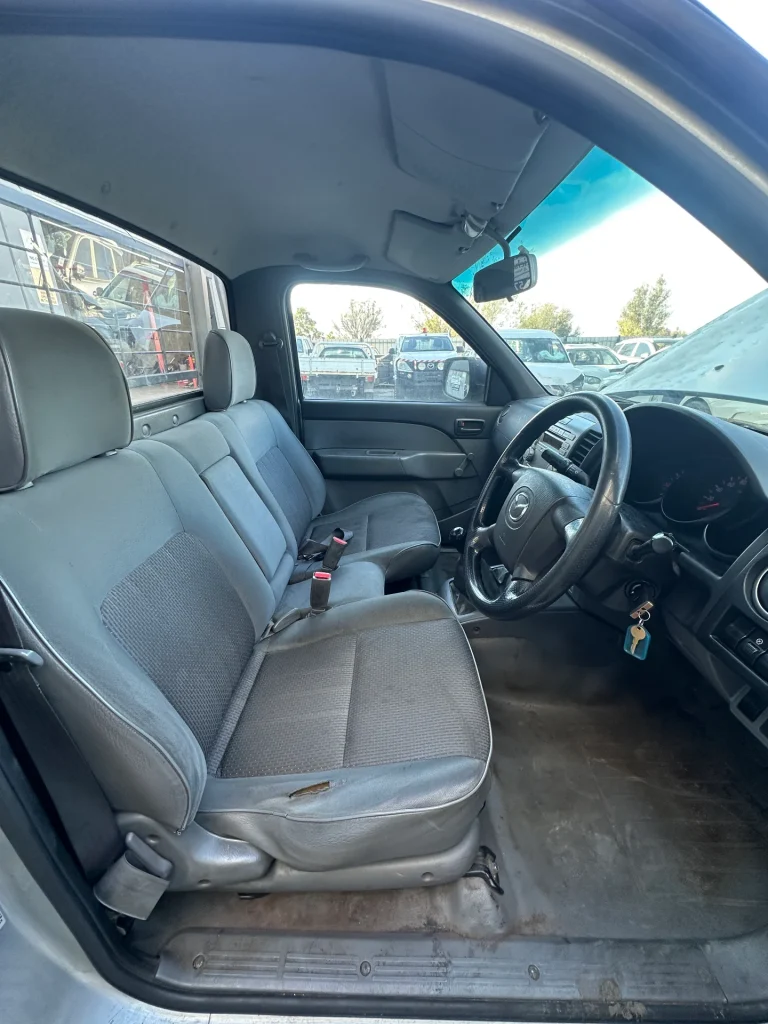 Mazda BT50 2009 Silver Man Diesel