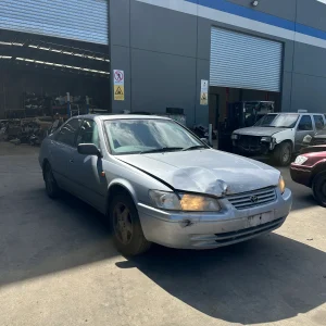 Toyota Camry 2000 Silver Man Petrol