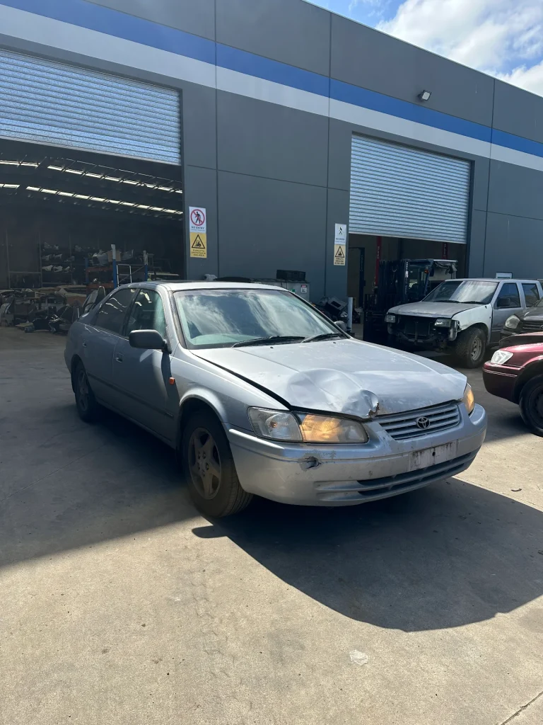 Toyota Camry 2000 Silver Man Petrol