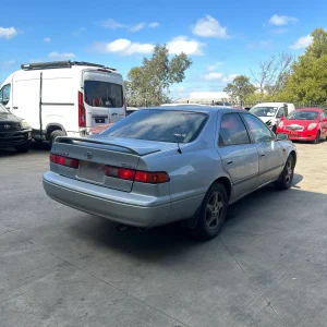 Toyota Camry 2000 Silver Man Petrol