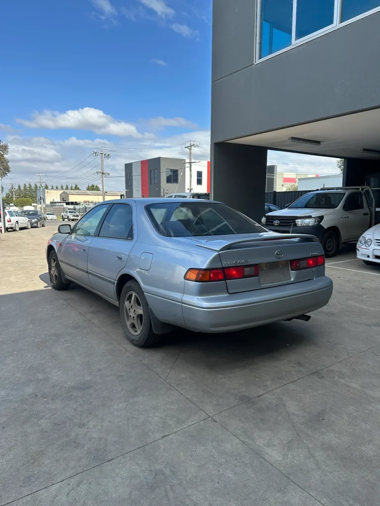 Toyota Camry 2000 Silver Man Petrol