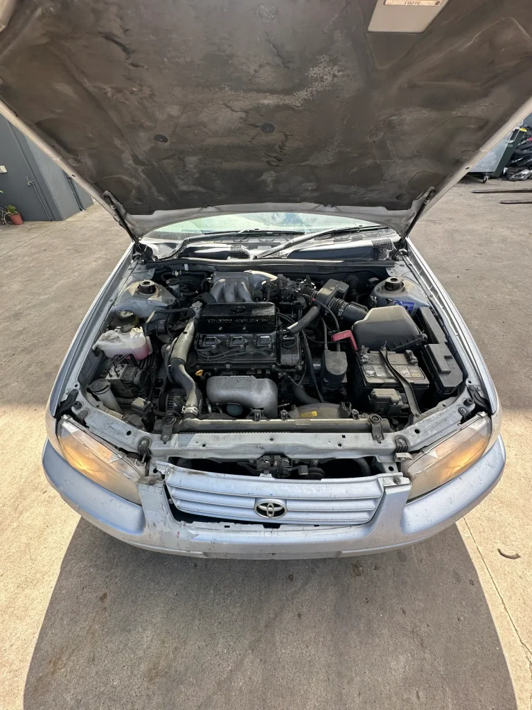 Toyota Camry 2000 Silver Man Petrol