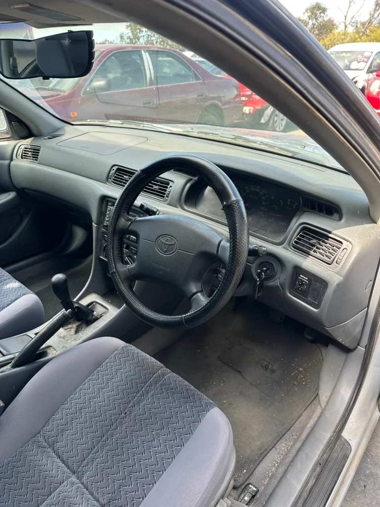 Toyota Camry 2000 Silver Man Petrol