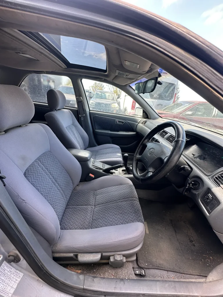 Toyota Camry 2000 Silver Man Petrol