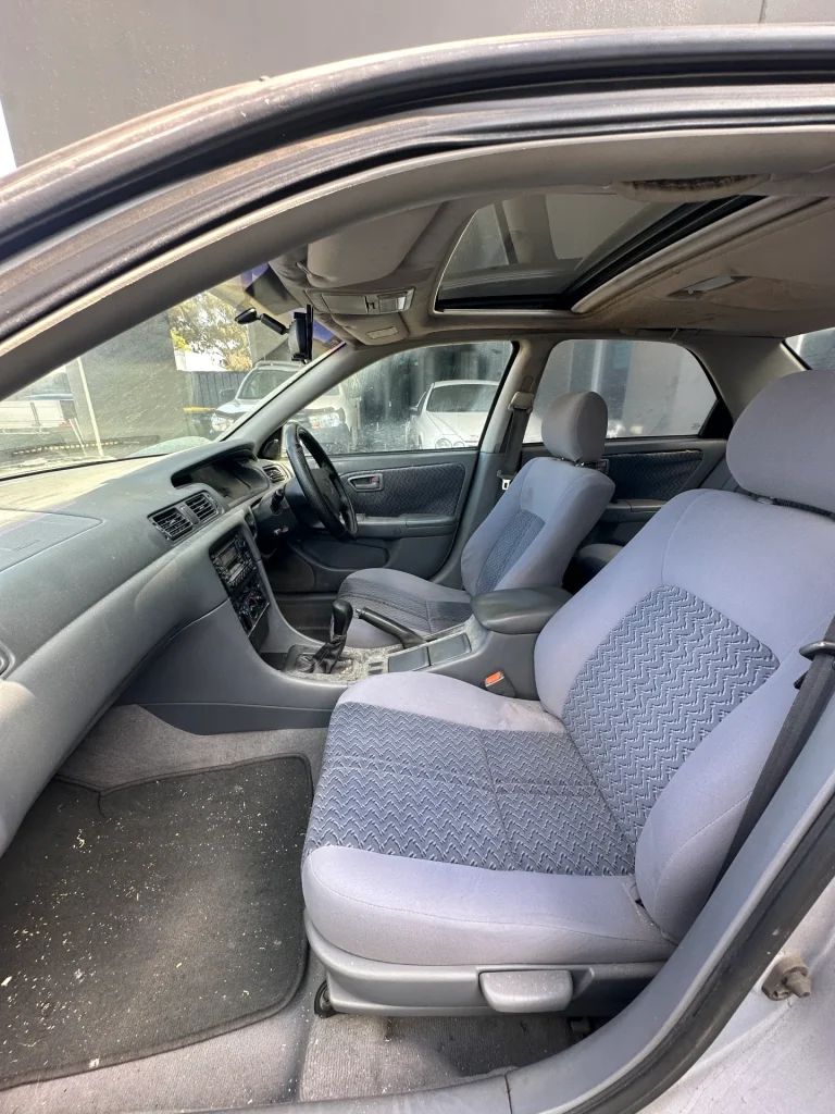 Toyota Camry 2000 Silver Man Petrol