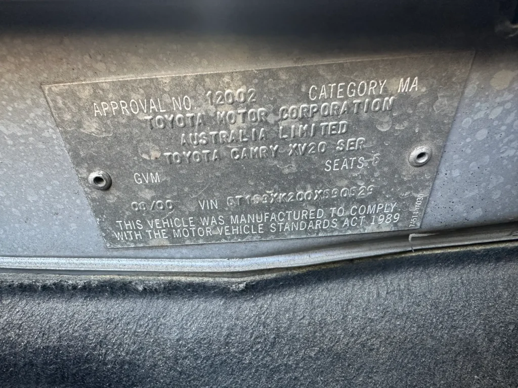 Toyota Camry 2000 Silver Man Petrol