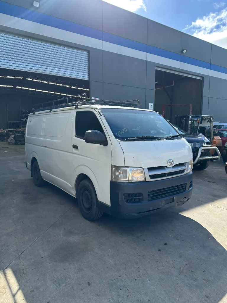 Toyota Hiace 2006 White Man Petrol
