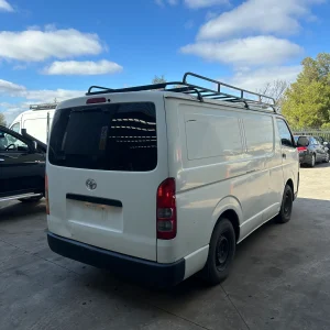 Toyota Hiace 2006 White Man Petrol