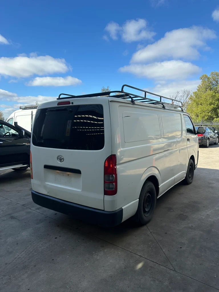 Toyota Hiace 2006 White Man Petrol