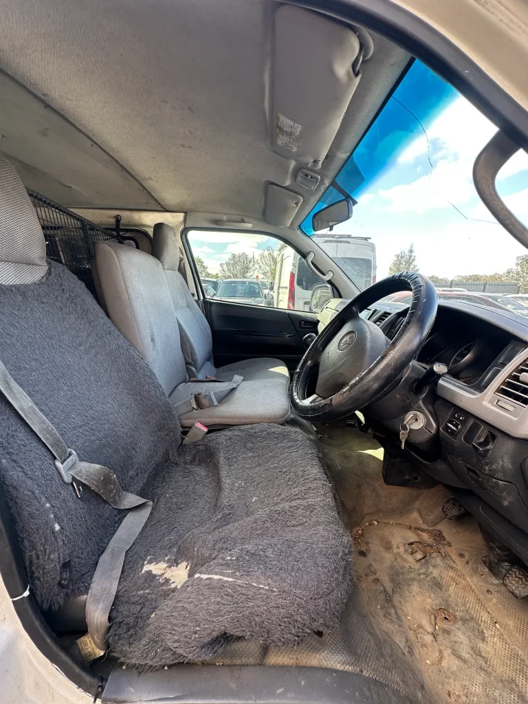 Toyota Hiace 2006 White Man Petrol