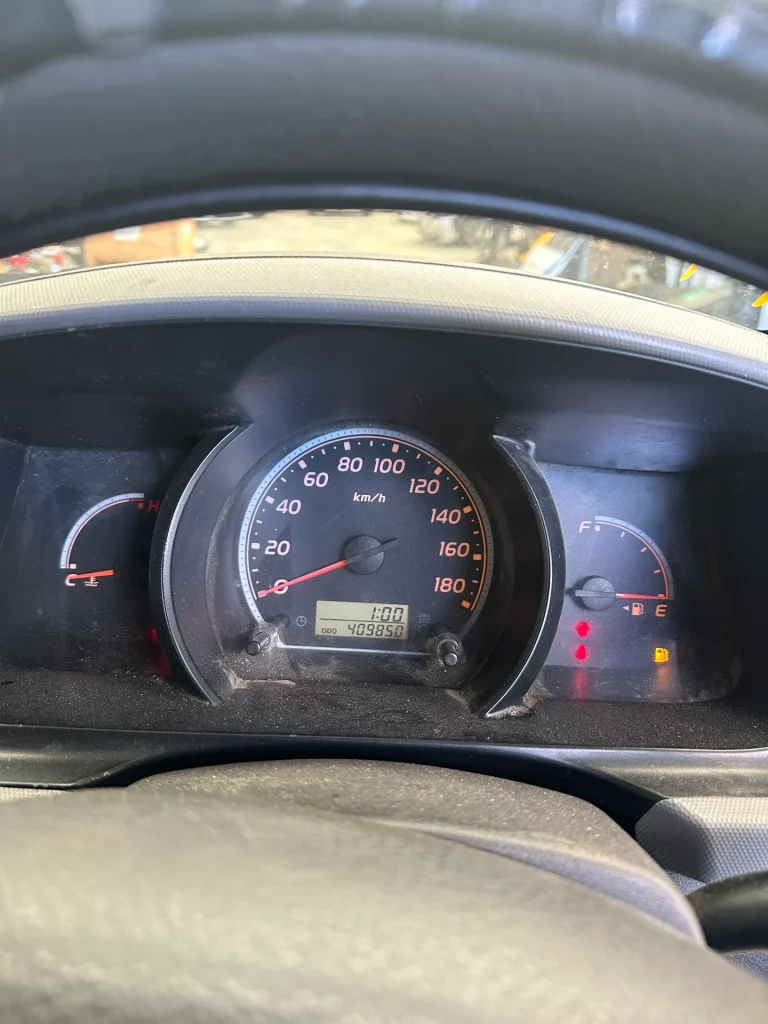 Toyota Hiace 2006 White Man Petrol