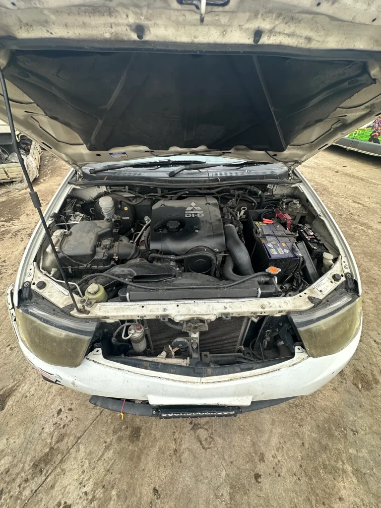 Mitsubishi Triton 2010 White Auto Diesel