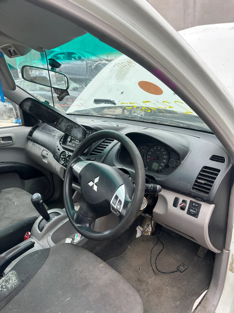Mitsubishi Triton 2010 White Auto Diesel