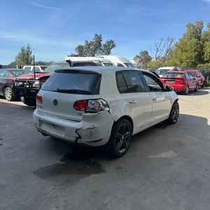 Volkswagen Golf 2011 White Man Petrol