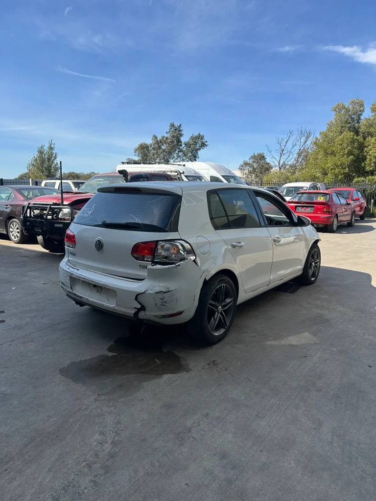Volkswagen Golf 2011 White Man Petrol