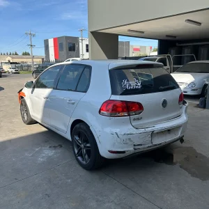 Volkswagen Golf 2011 White Man Petrol