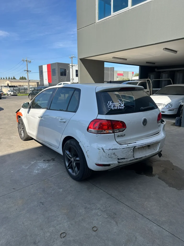 Volkswagen Golf 2011 White Man Petrol