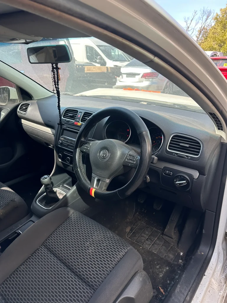 Volkswagen Golf 2011 White Man Petrol