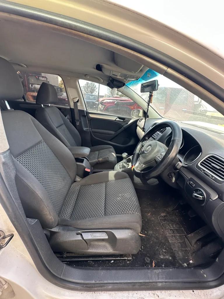 Volkswagen Golf 2011 White Man Petrol