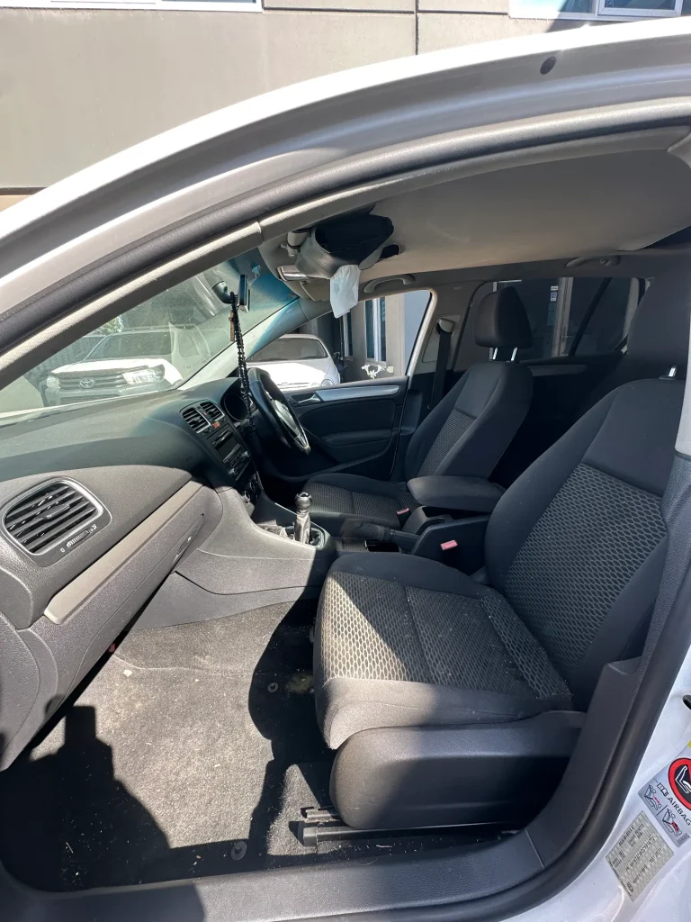 Volkswagen Golf 2011 White Man Petrol